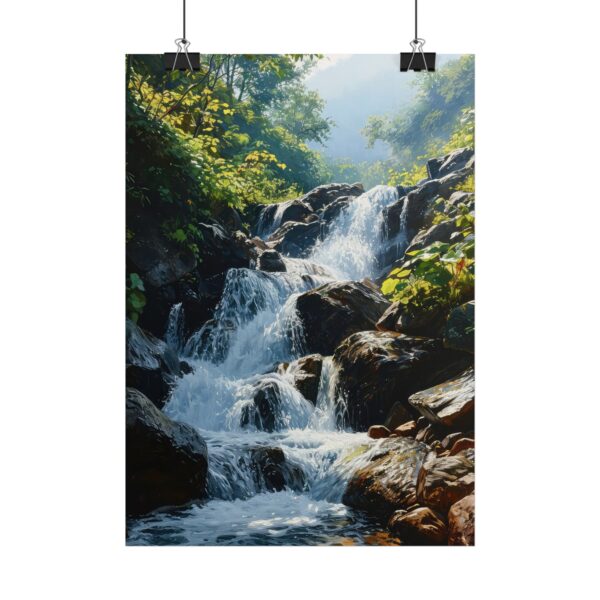 Idyllischer Wasserfall im Waldbach Poster – Sonnenlicht Reflektion, verschiedene Größen erhältlich