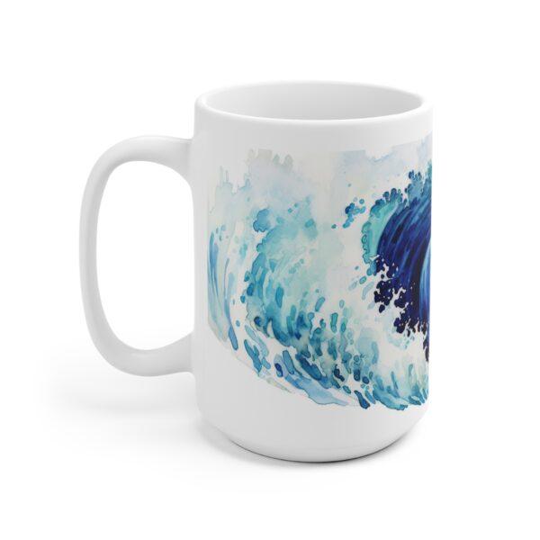 Ozeanische Träume: Keramiktasse mit blauen Wellen im aquarellierten Design