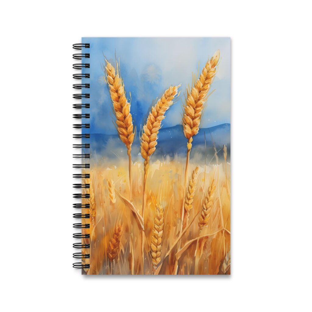 Sanfte blaue Aquarellfarben treffen auf goldene Weizen&auml;hren und gestalten das Aquarell Notizbuch Weizenfeld mit ruhiger Naturwirkung.