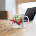 Aquarell Tasse mit Erdbeeren – Ideal als Geschenk für Erdbeerliebhaber