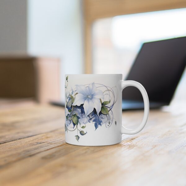 Aquarell Mondblumen Tasse - Weiße Keramiktasse für Blumenliebhaber und Naturfreunde