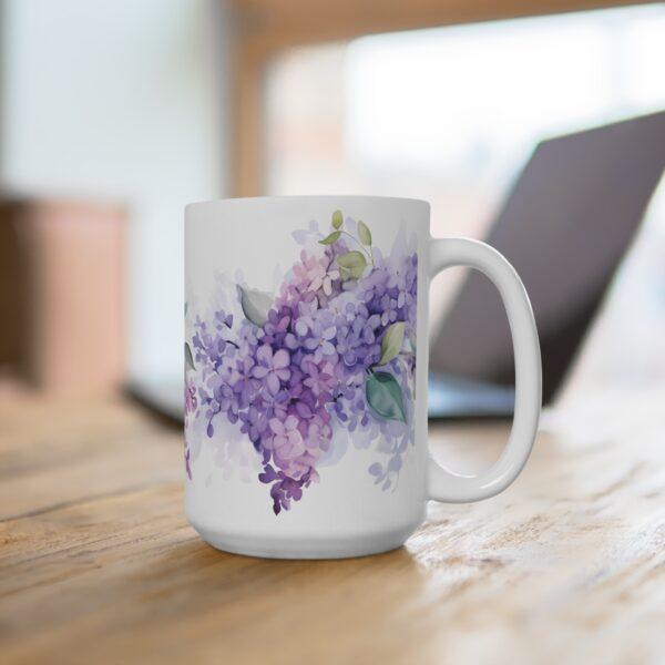 Weiße Keramiktasse mit Fliederblüten im Wasserfarbenstil - Ideales Geschenk für Naturfreunde