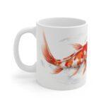 Weiße Kaffeetasse mit Koi Fisch Aquarell-Print | Ideal für Koi- und Fischliebhaber als Geschenk