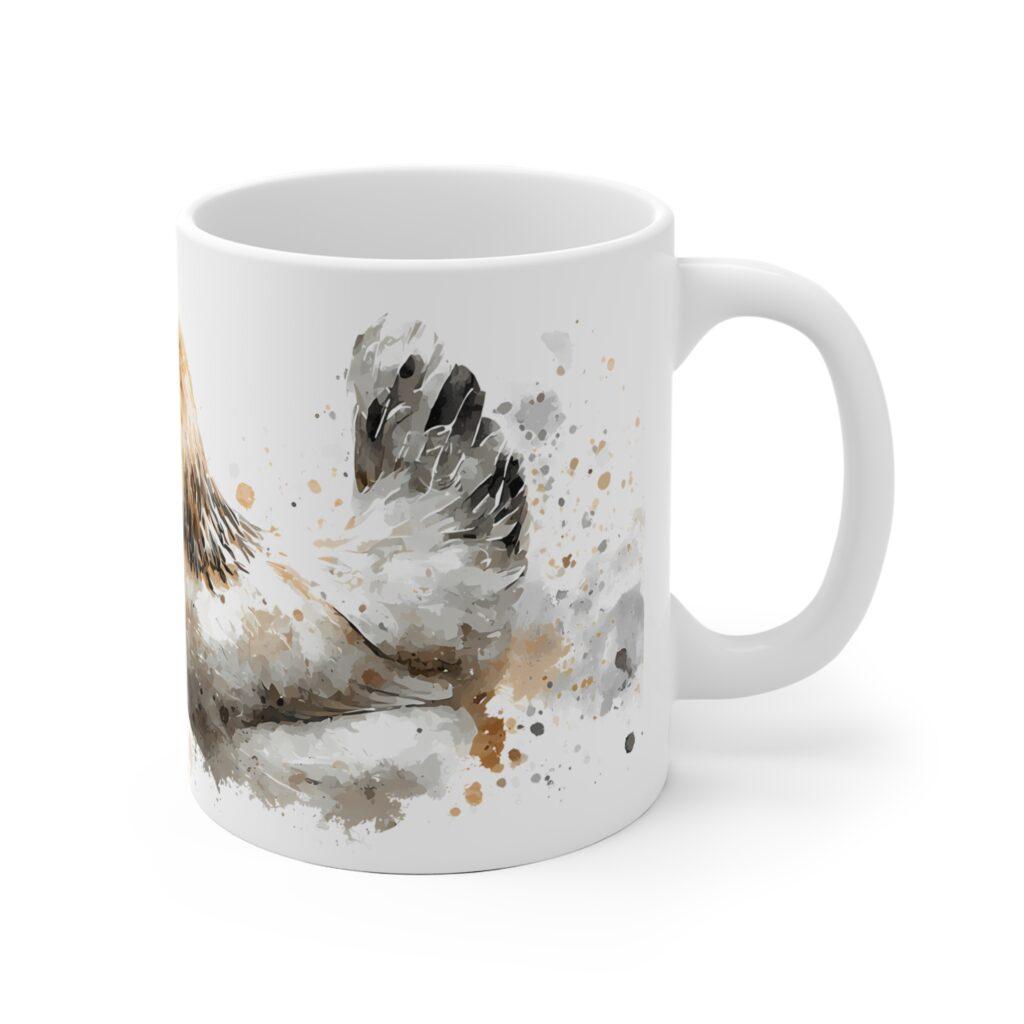 Das lebendige Huhn im Aquarellstil bringt l&auml;ndlichen Charme auf eine wei&szlig;e Keramiktasse mit feinen Spritzern und warmen Naturt&ouml;nen.