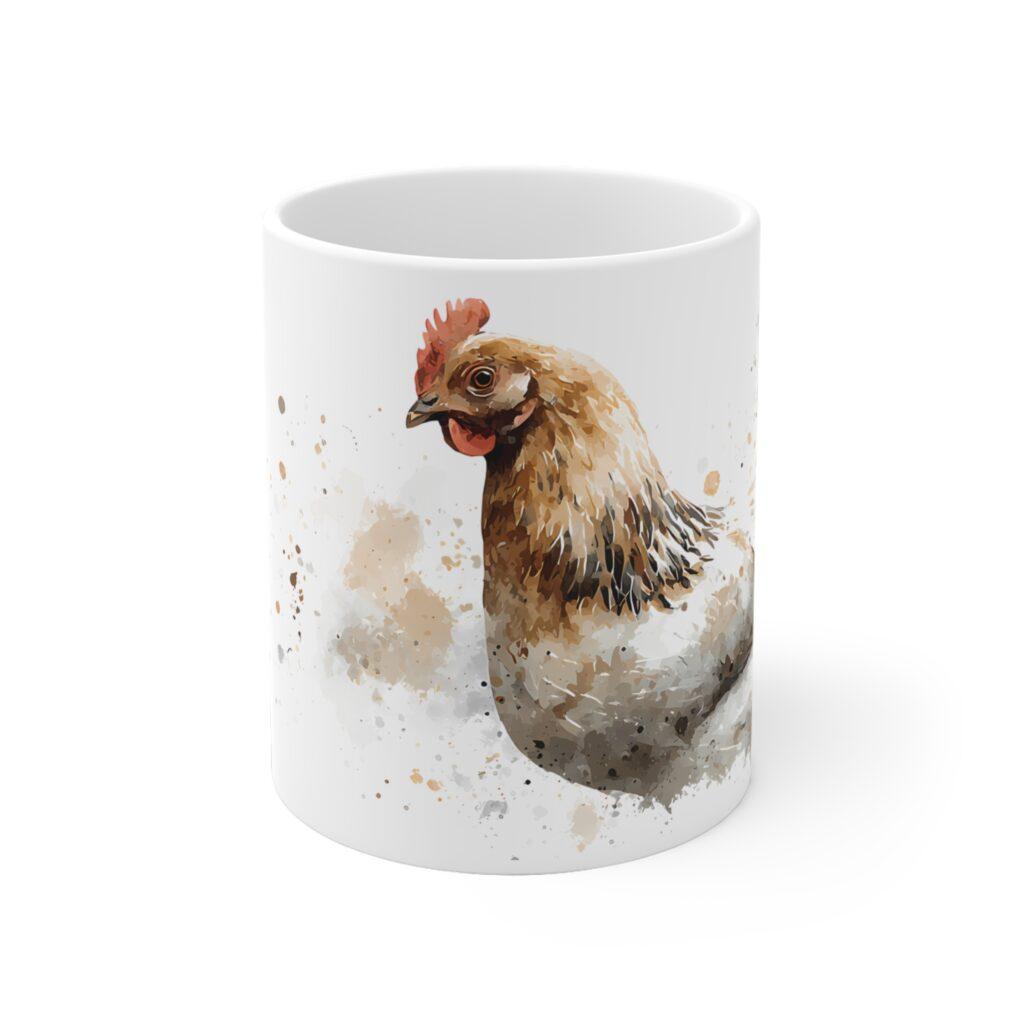 Ein handgemaltes Huhn im Aquarellstil ziert die wei&szlig;e Keramiktasse mit warmen Braun- und Beiget&ouml;nen sowie feinen Spritzern.